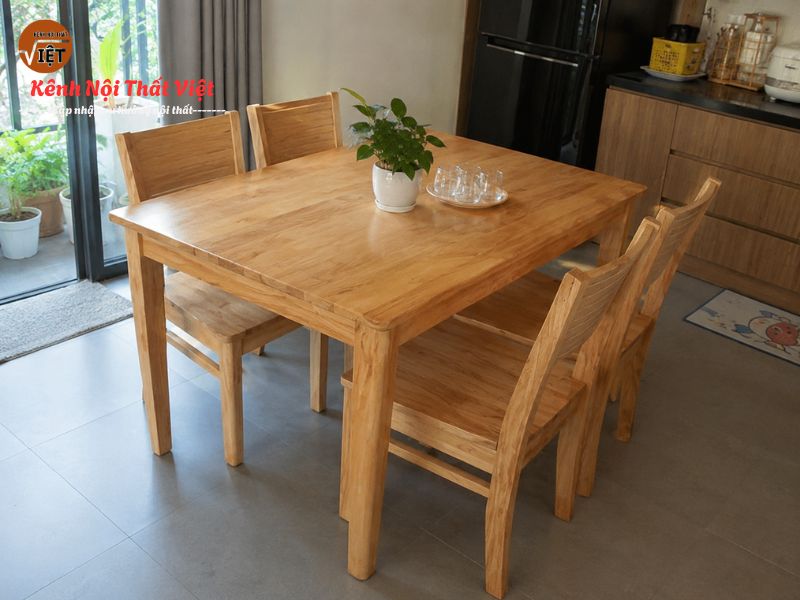 Bộ bàn ăn được làm từ gỗ cao su ghép thanh